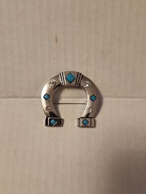 Source Unknown Silver-Tone Horseshoe Brooch with Turquoise Accents